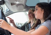 Hvor kan du finde en velrenommeret køreskole? Bil kørekort