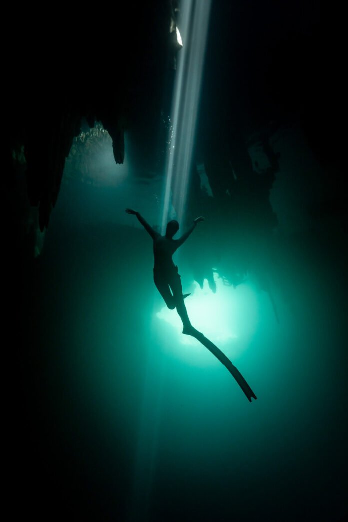 underwater pregnancy shoot